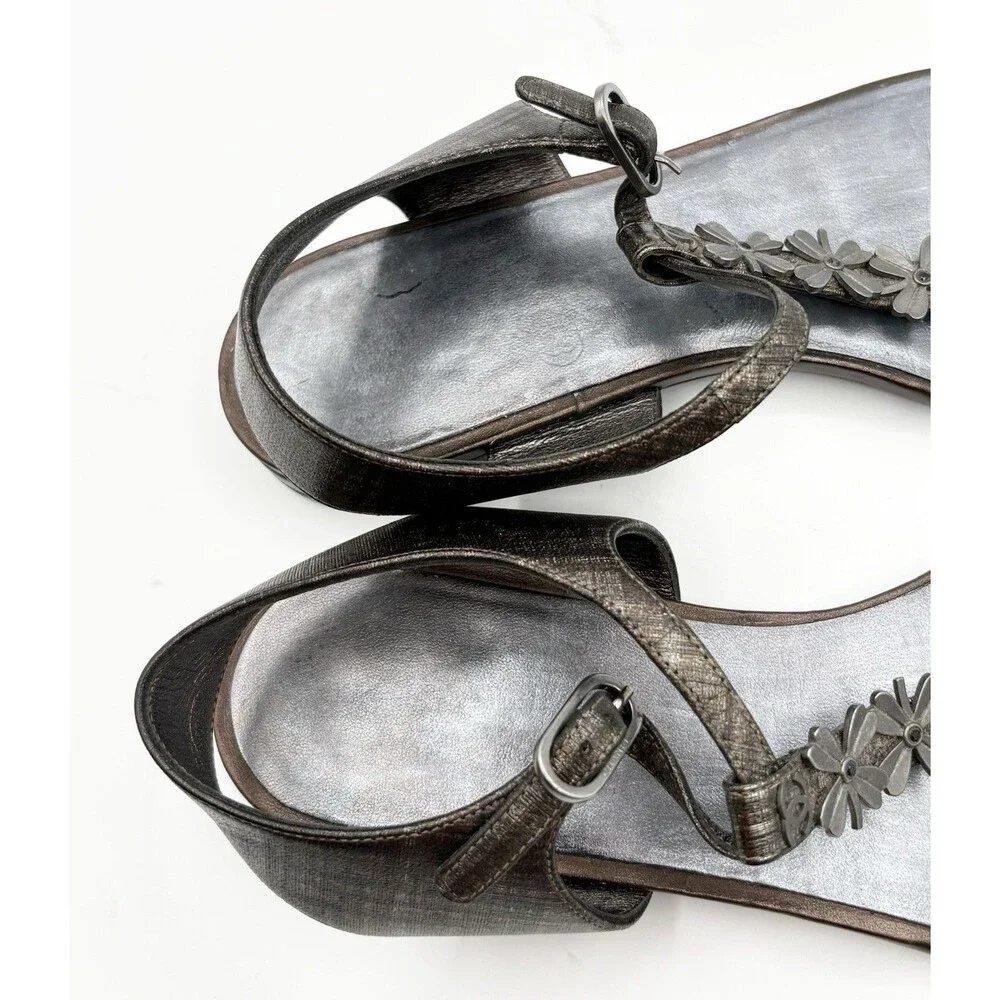 Chanel Silver Thong Sandals Camelia Flower Accents T Strap Size EU 37